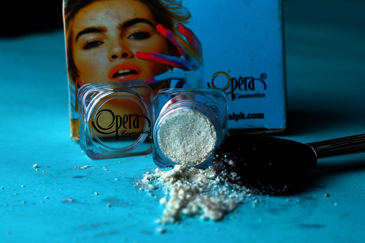 Opera Velvet Metallic Mirror Effect Best Highlighter (Golden)