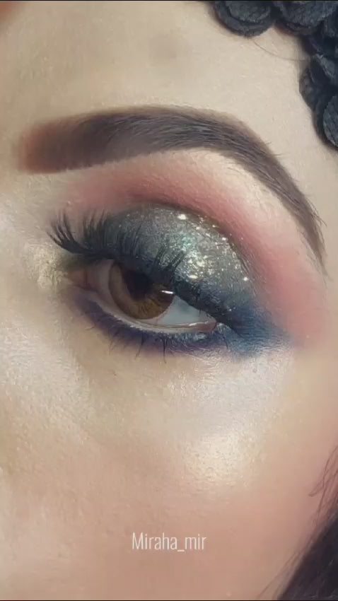 Opera Iridescent Flakes Highlighter (Golden)