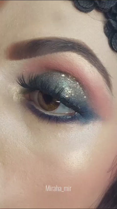 Opera Iridescent Flakes Highlighter (Golden)