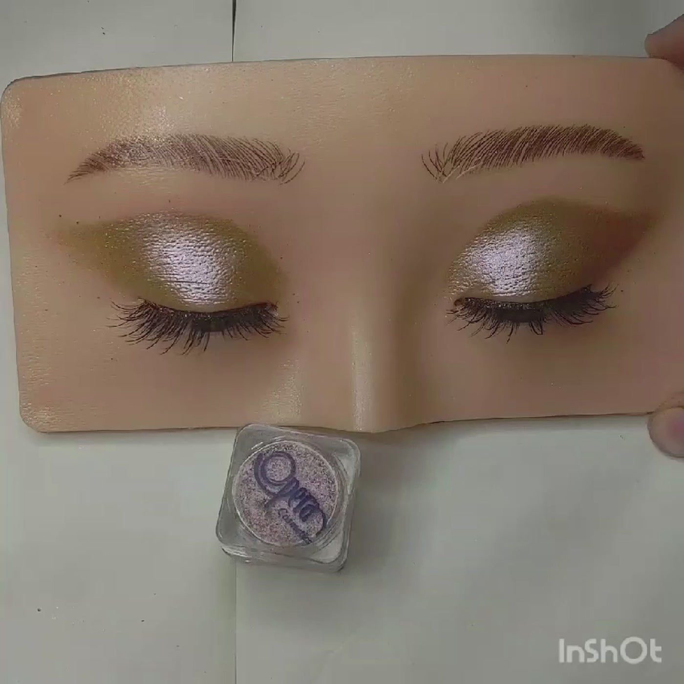 Opera Highly Pigmented Magic Fly Best Highlighter (Lilac)